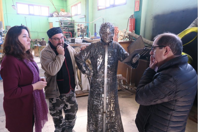 Calp contrata guías turísticos de acero para mostrar su casco antiguo Calp contrata guías turísticos de acero para mostrar su casco antiguo