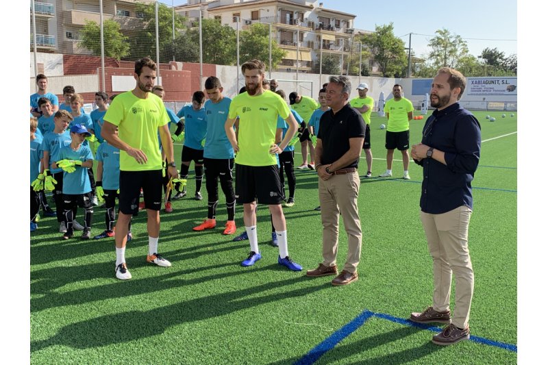 El campus de porteros Adrián Ortolá estrena el nuevo césped del Municipal de Xàbia El campus de porteros Adrián Ortolá estrena el nuevo césped del Municipal de Xàbia