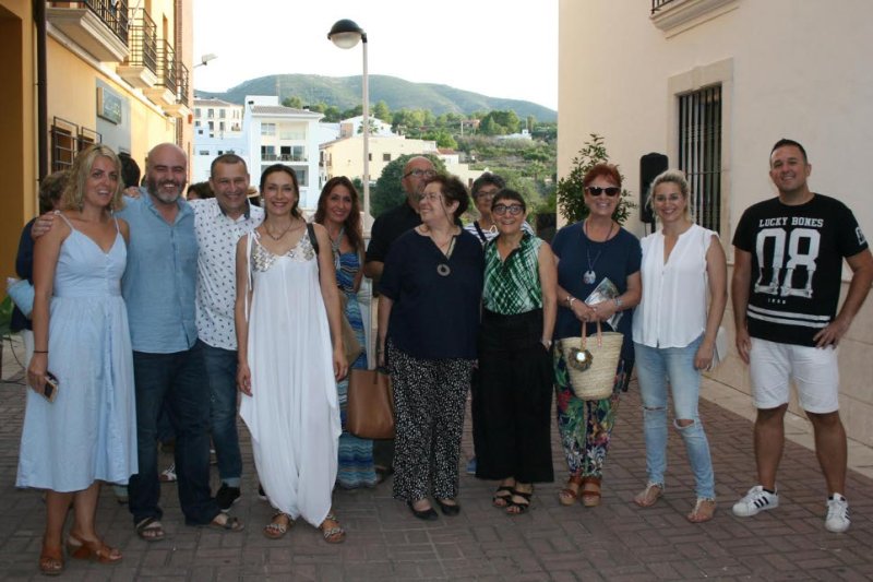 Els balcons del carrer La Bassa de Gata llueixen l'Art al Vent  Els balcons del carrer La Bassa de Gata llueixen l'Art al Vent