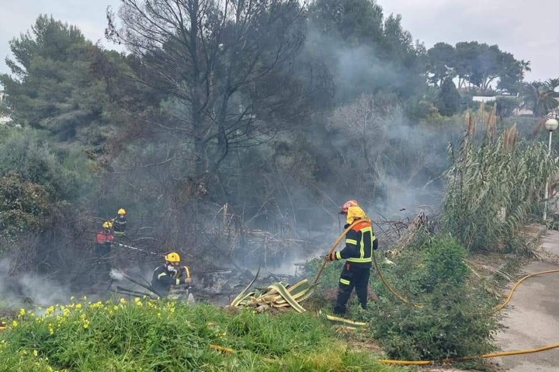 Incendio en un barranco de Xàbia  Incendio en un barranco de Xàbia