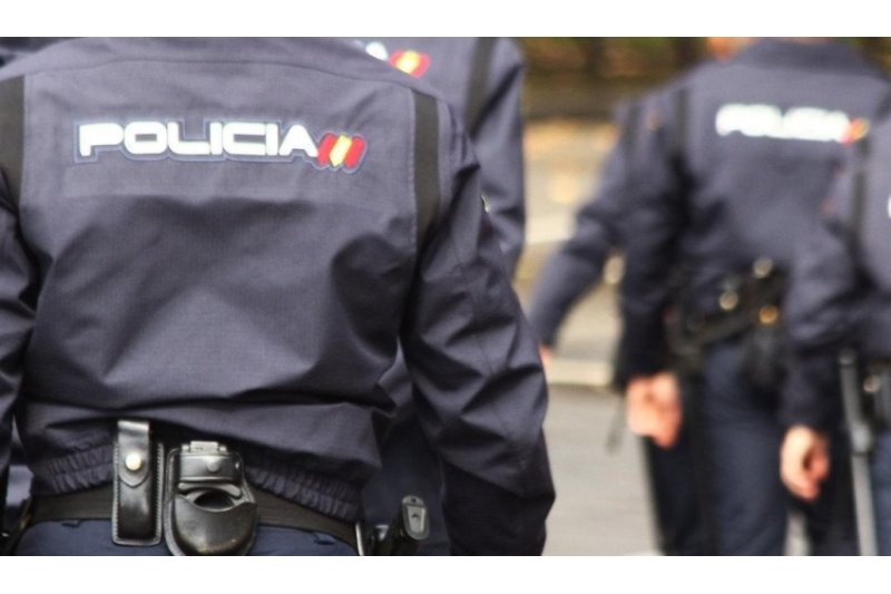 Seis ladrones con máscaras blancas entran en una casa de Dénia armados con dos escopetas Seis ladrones con máscaras blancas entran en una casa de Dénia armados con dos escopetas