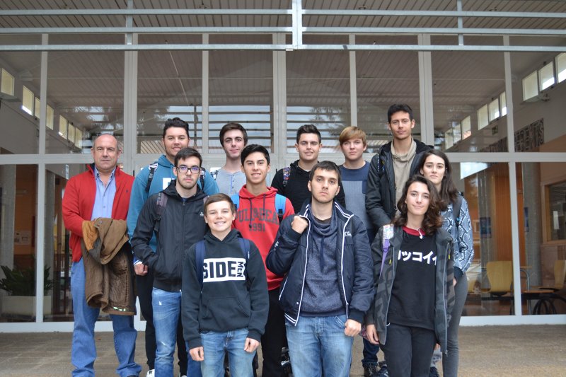 Alumnos del Maria Ibars de Dénia  piden la recuperación de un reloj solar Alumnos del Maria Ibars de Dénia  piden la recuperación de un reloj solar