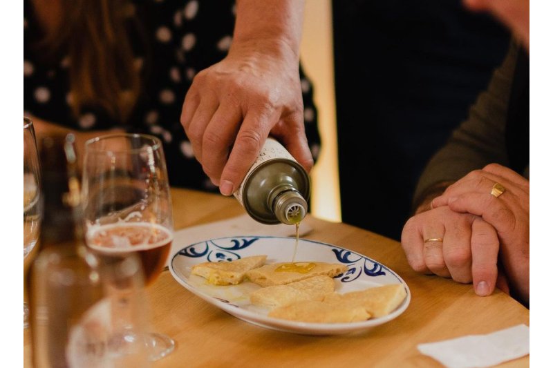 Olis de Diània, un placer para los sentidos y el gusto por cuidar el patrimonio Olis de Diània, un placer para los sentidos y el gusto por cuidar el patrimonio