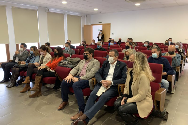 La Cámara de Comercio informa sobre el plan de ayudas del Gobierno Central para la digitalización de pequeñas empresas  La Cámara de Comercio informa sobre el plan de ayudas del Gobierno Central para la digitalización de pequeñas empresas