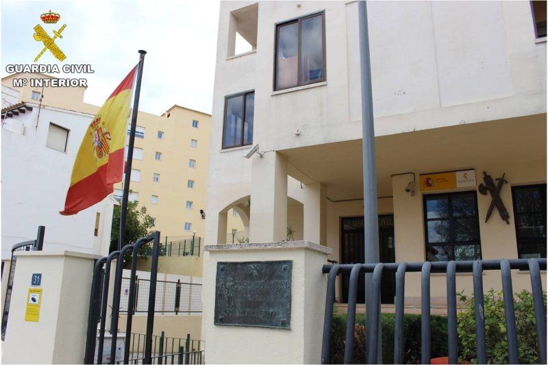 La Guardia Civil detiene en Calp a un matrimonio por robar en viviendas  La Guardia Civil detiene en Calp a un matrimonio por robar en viviendas