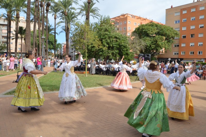 Discursos políticos, música y danza en el acto institucional del 9 d'Octubre en Dénia Discursos políticos, música y danza en el acto institucional del 9 d'Octubre en Dénia