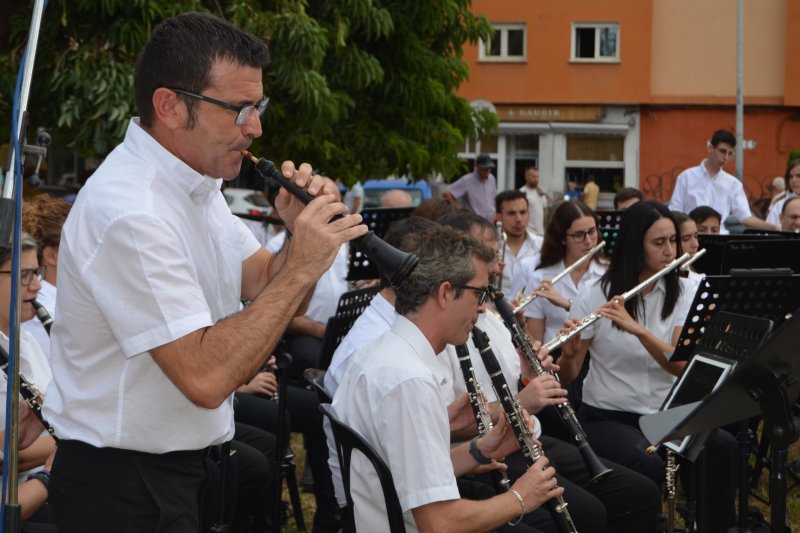 Discursos políticos, música y danza en el acto institucional del 9 d'Octubre en Dénia Discursos políticos, música y danza en el acto institucional del 9 d'Octubre en Dénia