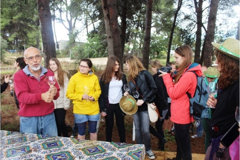 Universitarios alemanes conocen el proyecto Biomoscatell de Benitaxell Universitarios alemanes conocen el proyecto Biomoscatell de Benitaxell