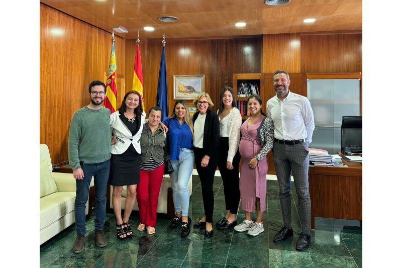 Las Madres Poderosas de Xàbia trasladan al gobierno municipal sus inquietudes sobre vivienda o ayudas a familias Las Madres Poderosas de Xàbia trasladan al gobierno municipal sus inquietudes sobre vivienda o ayudas a familias