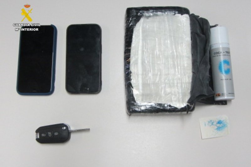 Detenido en Denia cuando intentaba llevar a Ibiza cocaína escondida en el maletero de su vehículo  Detenido en Denia cuando intentaba llevar a Ibiza cocaína escondida en el maletero de su vehículo