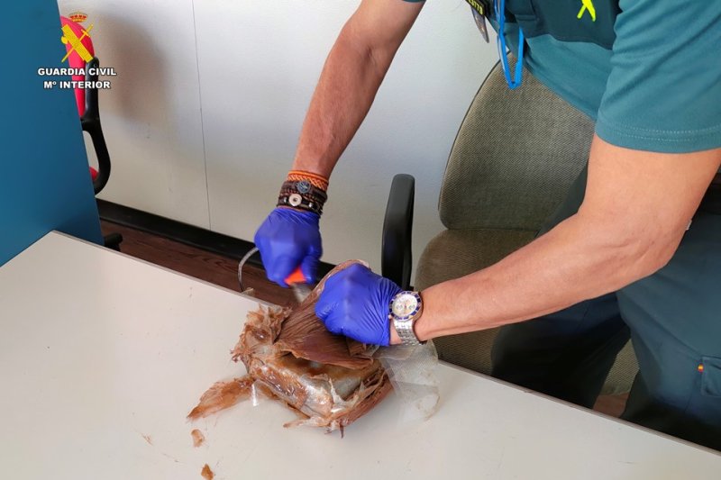 Detenido en Denia cuando intentaba llevar a Ibiza cocaína escondida en el maletero de su vehículo  Detenido en Denia cuando intentaba llevar a Ibiza cocaína escondida en el maletero de su vehículo