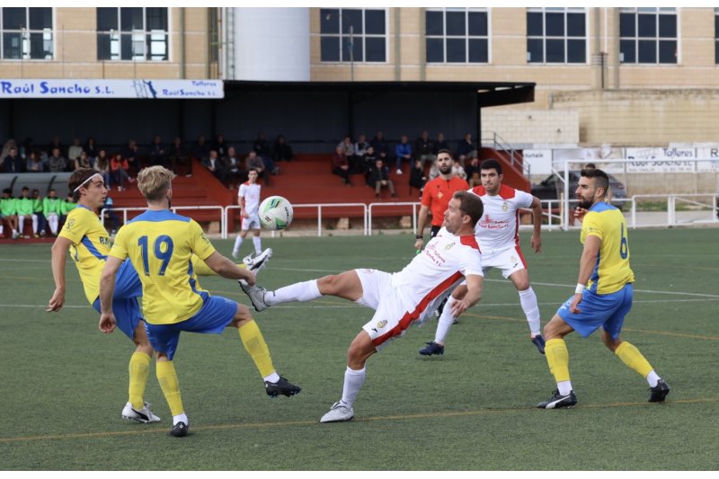 Regional Preferente: El Calpe salva un punto en Canals mientras Dénia y Jávea pierden  Regional Preferente: El Calpe salva un punto en Canals mientras Dénia y Jávea pierden