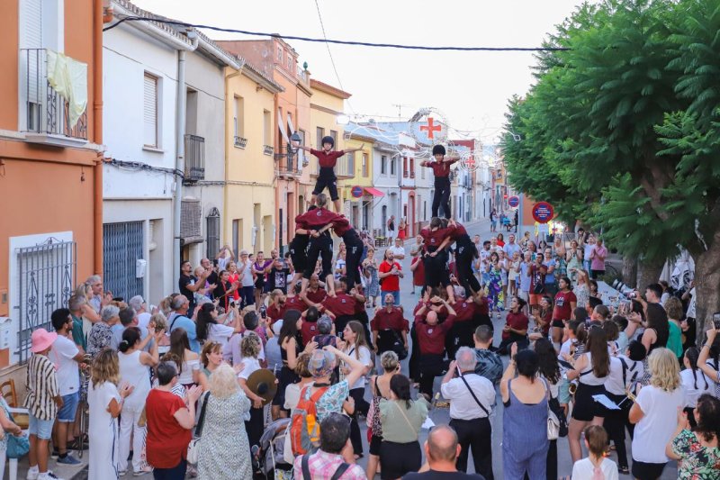 La muixeranga de Segària amenitza l’ofrena de les Festes dels Poblets La muixeranga de Segària amenitza l’ofrena de les Festes dels Poblets