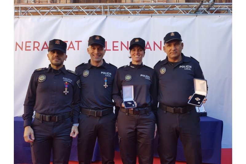 Creu al mèrit amb distintiu roig per al policia de Benissa Antonio Morant Creu al mèrit amb distintiu roig per al policia de Benissa Antonio Morant