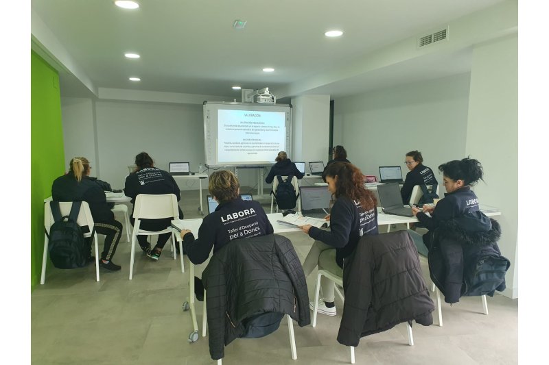 El alumnado del Taller de empleo de atención sociosanitaria de Ondara pasa a trabajar en la Residencia El alumnado del Taller de empleo de atención sociosanitaria de Ondara pasa a trabajar en la Residencia