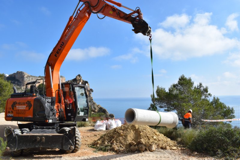 En marcha las obras del nuevo mirador en la Ruta de los Acantilados de Benitatxell En marcha las obras del nuevo mirador en la Ruta de los Acantilados de Benitatxell