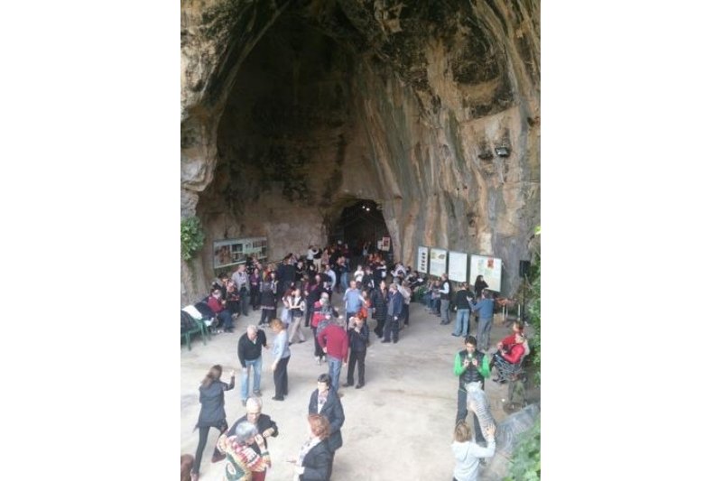 La Cova de les Calaveres se convierte en escenario de una milonguita de tango La Cova de les Calaveres se convierte en escenario de una milonguita de tango