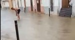 La lluvia inunda una calle en Gata y obliga a cortar el paso inferior del Passeig d'Alacant  La lluvia inunda una calle en Gata y obliga a cortar el paso inferior del Passeig d'Alacant
