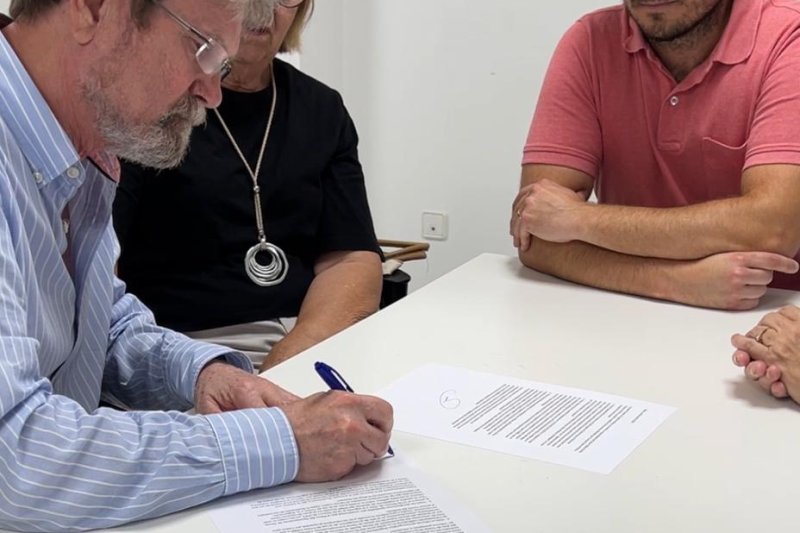 El PP se compromete por escrito con los vecinos de Les Deveses a impugnar el Plan General  de Dénia El PP se compromete por escrito con los vecinos de Les Deveses a impugnar el Plan General  de Dénia