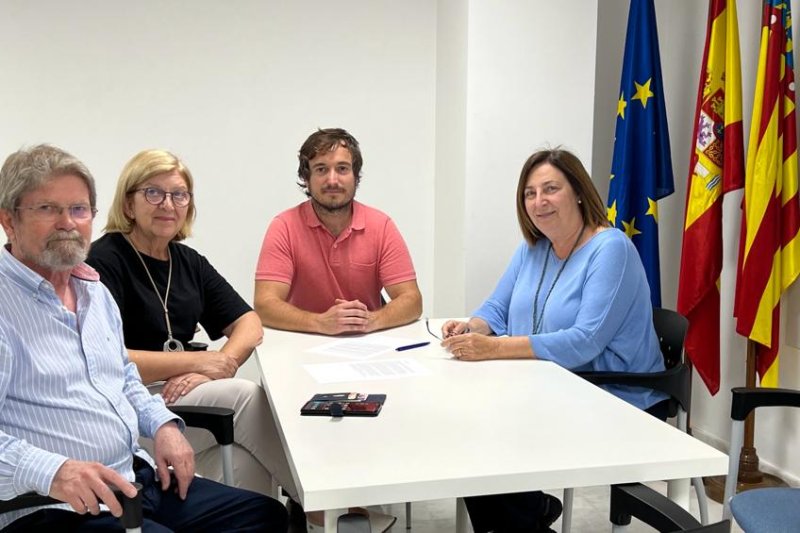 El PP se compromete por escrito con los vecinos de Les Deveses a impugnar el Plan General  de Dénia El PP se compromete por escrito con los vecinos de Les Deveses a impugnar el Plan General  de Dénia