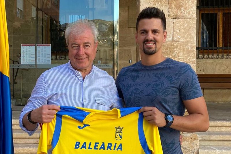 El Dénia refuerza el ataque con el fichaje de Renzo y ratifica otras cuatro renovaciones El Dénia refuerza el ataque con el fichaje de Renzo y ratifica otras cuatro renovaciones