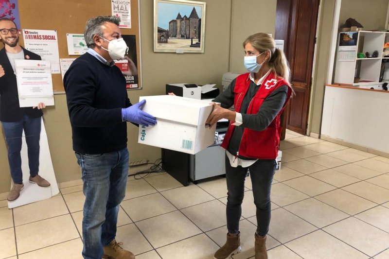 Una fundación holandesa entrega 10.000 mascarillas para profesionales y grupos de riesgo de Xàbia Una fundación holandesa entrega 10.000 mascarillas para profesionales y grupos de riesgo de Xàbia