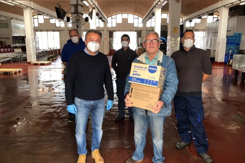 Una fundación holandesa entrega 10.000 mascarillas para profesionales y grupos de riesgo de Xàbia Una fundación holandesa entrega 10.000 mascarillas para profesionales y grupos de riesgo de Xàbia