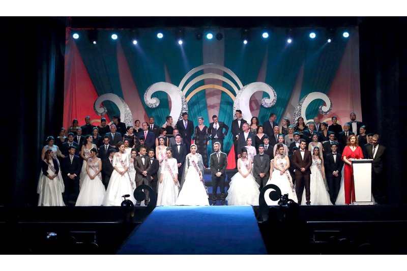 Las fiestas patronales de Teulada llegan al final con el día de las novatadas y la última sesión de toros en la calle Las fiestas patronales de Teulada llegan al final con el día de las novatadas y la última sesión de toros en la calle