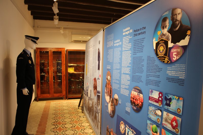 Una exposición recorre la historia de la Policía Local de Dénia desde su creación en 1873 Una exposición recorre la historia de la Policía Local de Dénia desde su creación en 1873