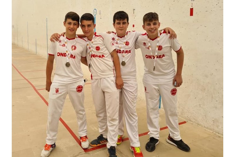 Or autonòmic en escala i corda per a l’equip infantil de l’Escola Municipal de Pilota d’Ondara Or autonòmic en escala i corda per a l’equip infantil de l’Escola Municipal de Pilota d’Ondara