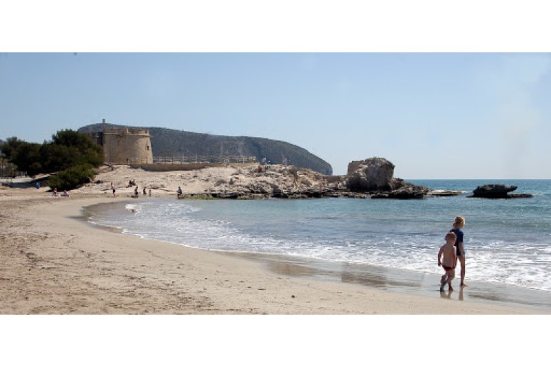 Teulada precinta zonas de baño, parques y juegos infantiles Teulada precinta zonas de baño, parques y juegos infantiles