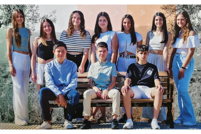 Deu festers i festeres reivindiquen “La colombòfila” de Sanet i Els Negrals com a inici formal del calendari fester d'estiu a La Rectoria Deu festers i festeres reivindiquen “La colombòfila” de Sanet i Els Negrals com a inici formal del calendari fester d'estiu a La Rectoria