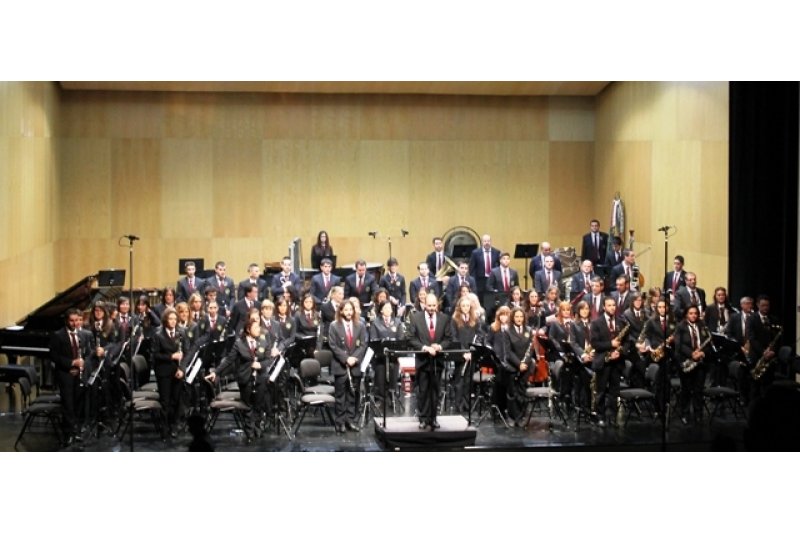 Salvador Oliver recibe el premio Vicente Mas por su trayectoria musical Salvador Oliver recibe el premio Vicente Mas por su trayectoria musical