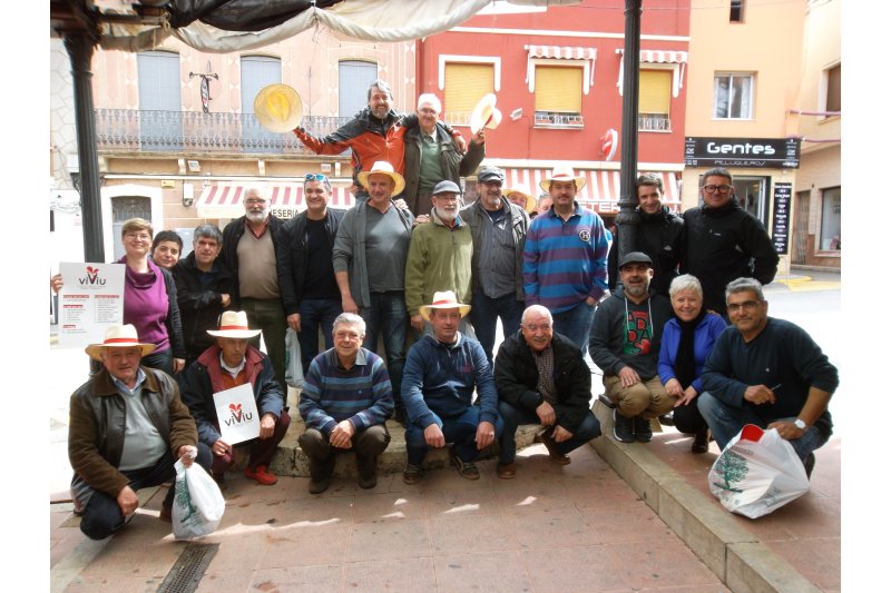 El Viviu Pedreguer dona a tastar els vins dels productors locals El Viviu Pedreguer dona a tastar els vins dels productors locals