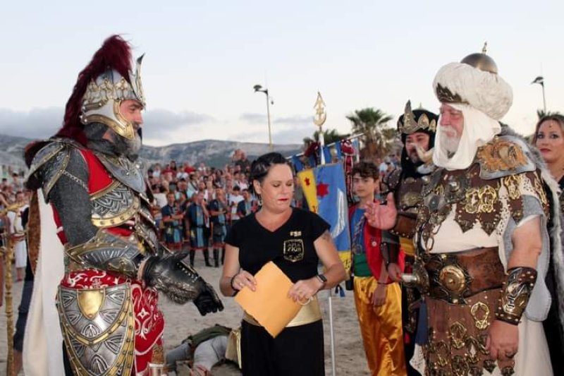 El desembarco, aperitivo de los días grandes de la fiesta en Dénia El desembarco, aperitivo de los días grandes de la fiesta en Dénia