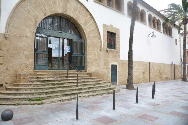 Se restablece el tránsito en el entorno del Mercat Municipal de Xàbia Se restablece el tránsito en el entorno del Mercat Municipal de Xàbia