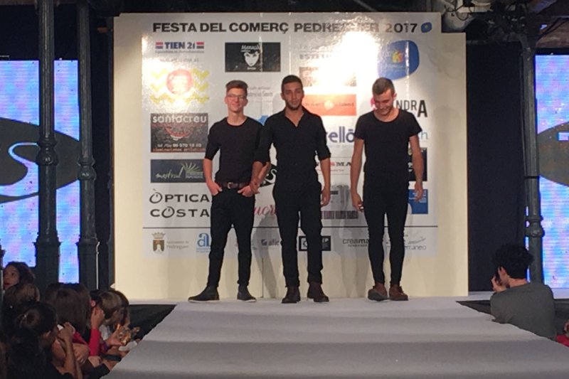 La Festa del Comerç de Pedreguer arranca amb una gran desfilada La Festa del Comerç de Pedreguer arranca amb una gran desfilada