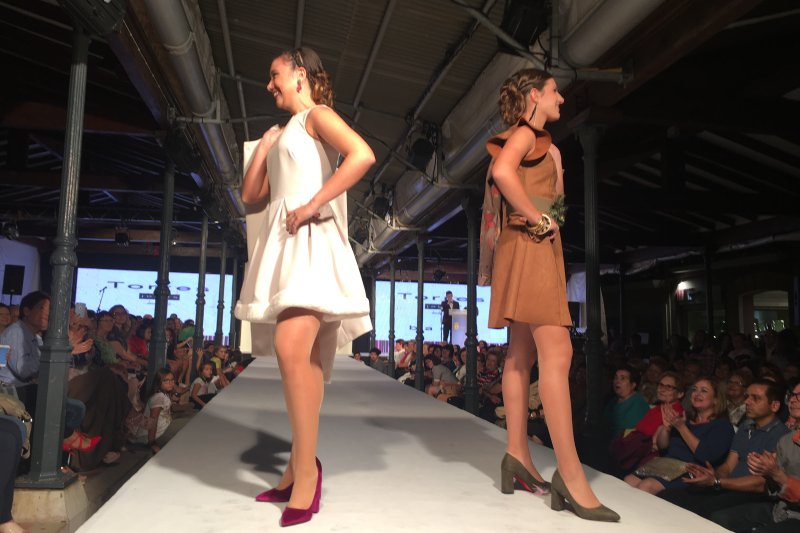 La Festa del Comerç de Pedreguer arranca amb una gran desfilada La Festa del Comerç de Pedreguer arranca amb una gran desfilada