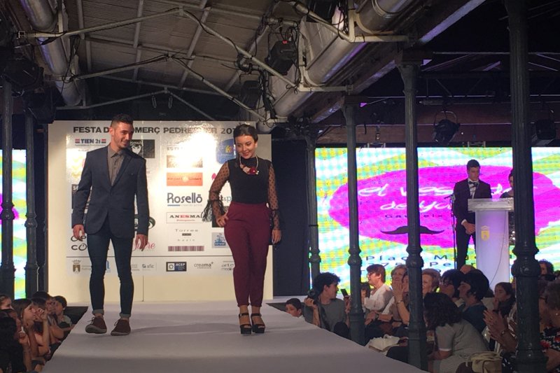 La Festa del Comerç de Pedreguer arranca amb una gran desfilada La Festa del Comerç de Pedreguer arranca amb una gran desfilada