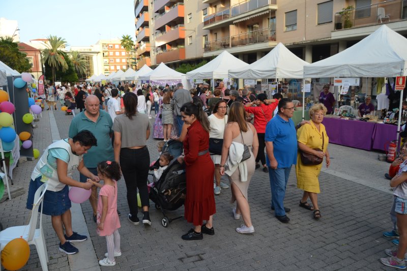 Fira d'Associacions de Dénia: Todos quieren ayudar a la sociedad  Fira d'Associacions de Dénia: Todos quieren ayudar a la sociedad