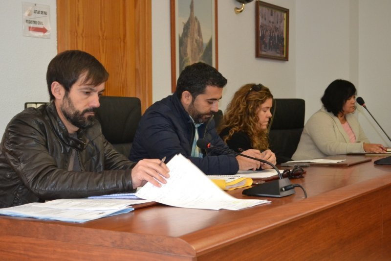 Compromís retira el contenciós i renuncia a la moció de censura contra l'alcalde del Poble Nou de Benitatxell Compromís retira el contenciós i renuncia a la moció de censura contra l'alcalde del Poble Nou de Benitatxell