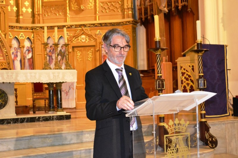 Marcos A. Torres fa ús de l’experiència vital transmesa pels pares per a fer el pregó de les festes de Benissa Marcos A. Torres fa ús de l’experiència vital transmesa pels pares per a fer el pregó de les festes de Benissa
