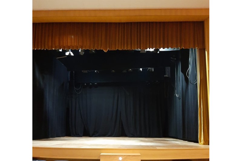 El Auditorio Municipal de Ondara estrena escenario y butacas renovadas El Auditorio Municipal de Ondara estrena escenario y butacas renovadas