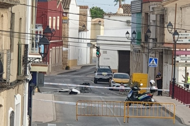 Destrozan con explosivos el cajero automático de una  sucursal bancaria de Els Poblets y se llevan el dinero  Destrozan con explosivos el cajero automático de una  sucursal bancaria de Els Poblets y se llevan el dinero