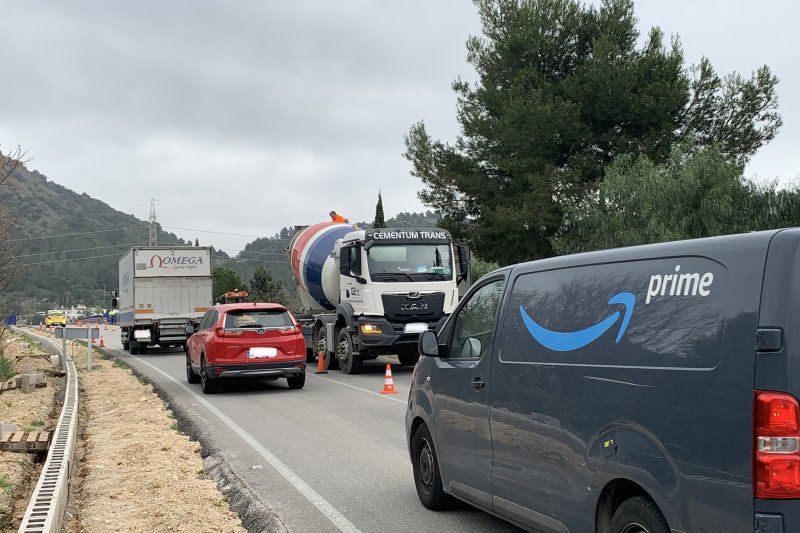 Incidencias en dos de los puntos de enlace con la N-332 complican el tráfico de Pedreguer  Incidencias en dos de los puntos de enlace con la N-332 complican el tráfico de Pedreguer