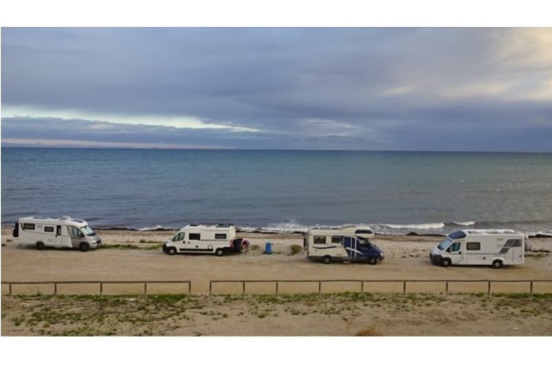Las autocaravanas no podrán aparcar en Punta del Raset y al final de Les Rotes Las autocaravanas no podrán aparcar en Punta del Raset y al final de Les Rotes