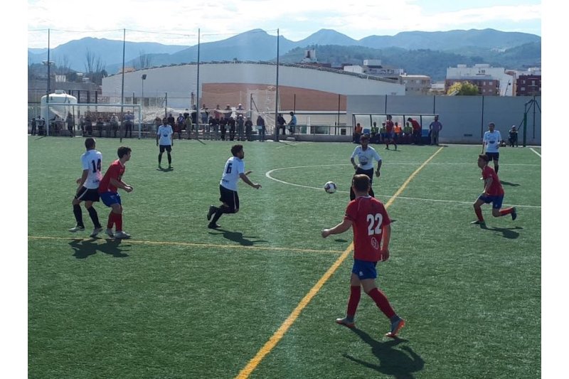 El Gorgos guanya i certifica la permanència en un partit de nervis i penaltis El Gorgos guanya i certifica la permanència en un partit de nervis i penaltis