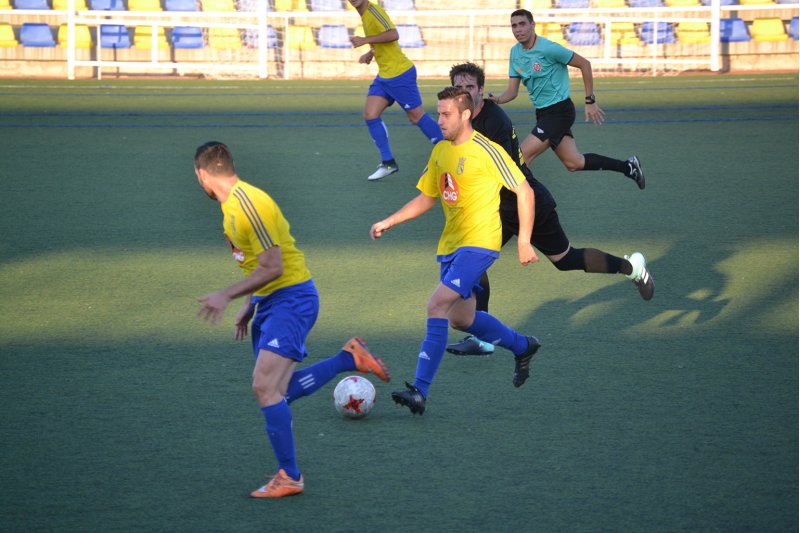 El Dénia se da un festín mientras Jávea y Calpe pinchan El Dénia se da un festín mientras Jávea y Calpe pinchan