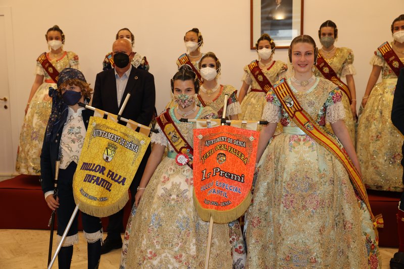 Fallas infantiles de Dénia: Baix la Mar gana el primer premio de la sección especial y Port Rotes se impone en primera Fallas infantiles de Dénia: Baix la Mar gana el primer premio de la sección especial y Port Rotes se impone en primera