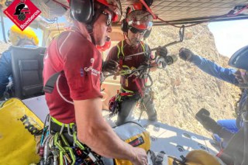 Rescatan a un escalador en el Morro de Toix de Calp Rescatan a un escalador en el Morro de Toix de Calp